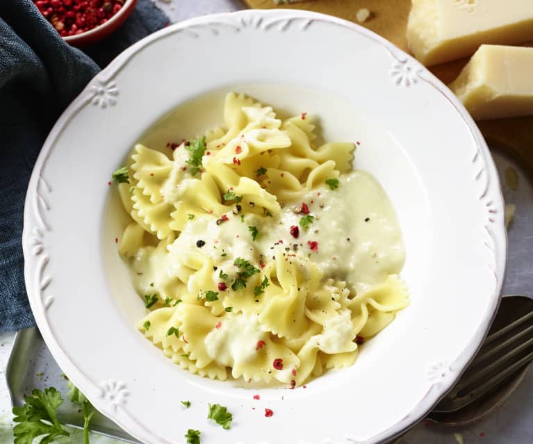 Farfalle mit Vier-Käse-Sauce