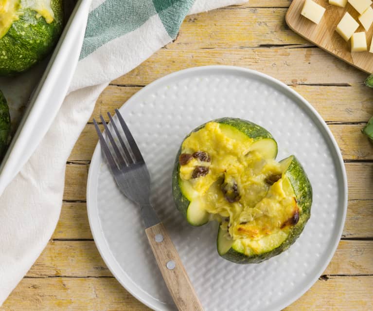 Zucchine tonde ripiene con porri e uvetta