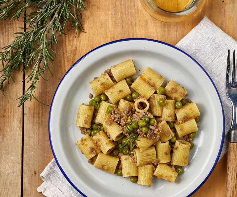 Pasta con ragù bianco e piselli