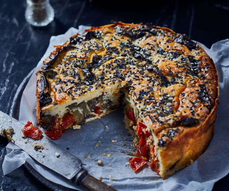 Herzhafter Käsekuchen mit Auberginen und Tomaten