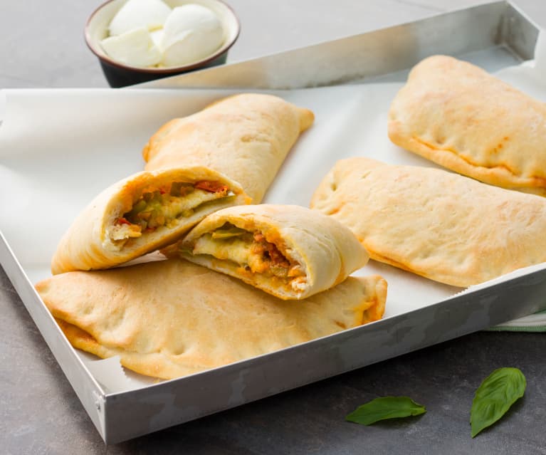 Calzone con pimientos y chorizo