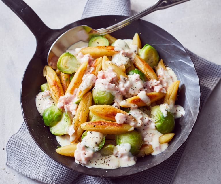 Rosenkohl-Schupfnudeln mit Schinken-Käse-Sauce