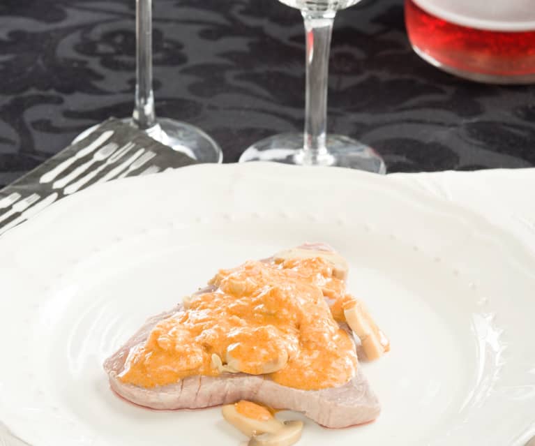 Filete de atún con champiñones en salsa de lambrusco para dos Filete de atún con champiñones en salsa de lambrusco para dos