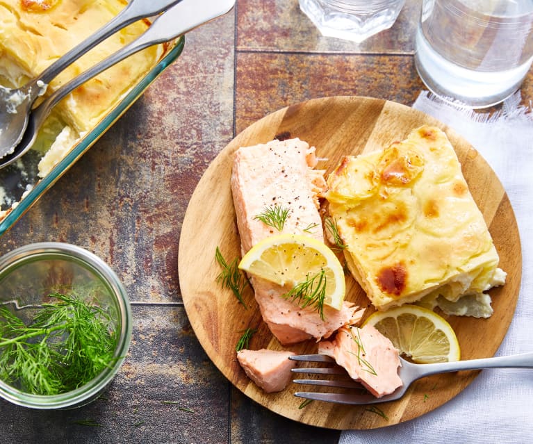 Salmão em sous-vide com gratinado de batata e bolbo de aipo