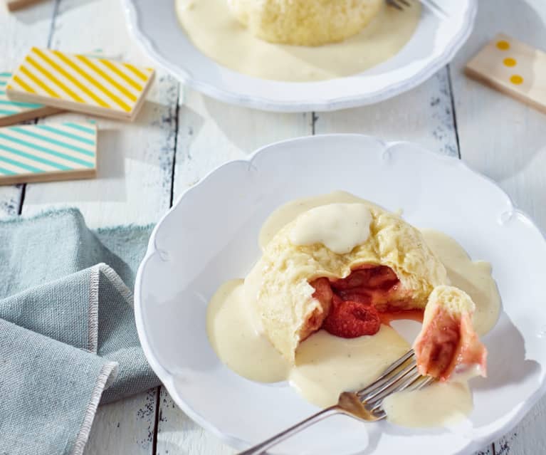 Erdbeer-Germknödel mit Vanillesauce