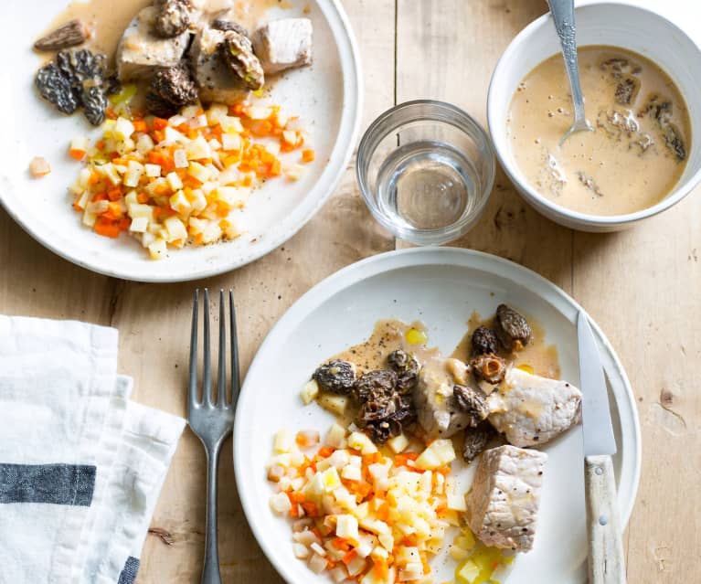 Veau mi-cuit aux morilles et légumes anciens