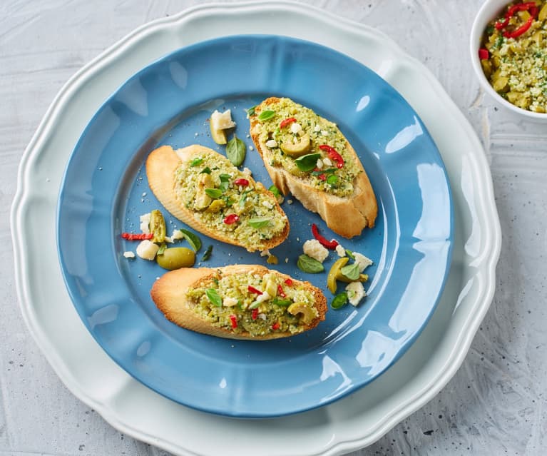 Crostini di pane con tapenade