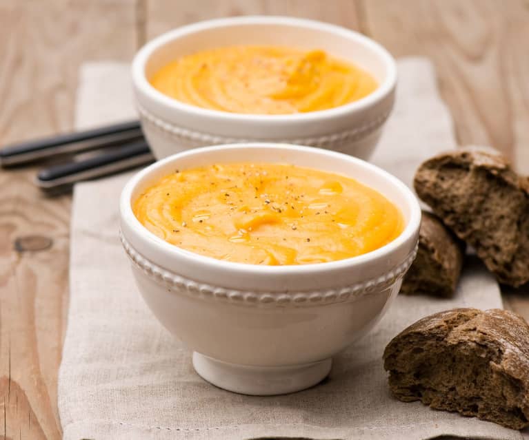 Kremowa zupa batatowo-pomarańczowa
