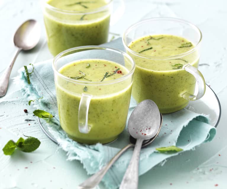 Soupe de courgette et ail au lait d amande par Thermo Rl. Une recette de  fan à retrouver dans la catégorie Soupes sur , de  Thermomix<sup>®</sup>.