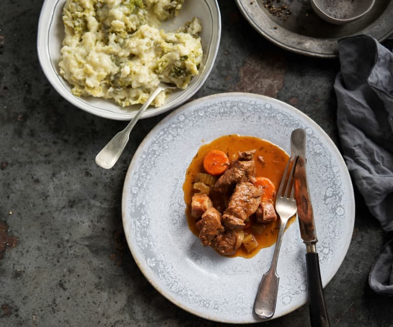 Estofado de res y cerveza con puré Colcannon en cocción lenta TM6