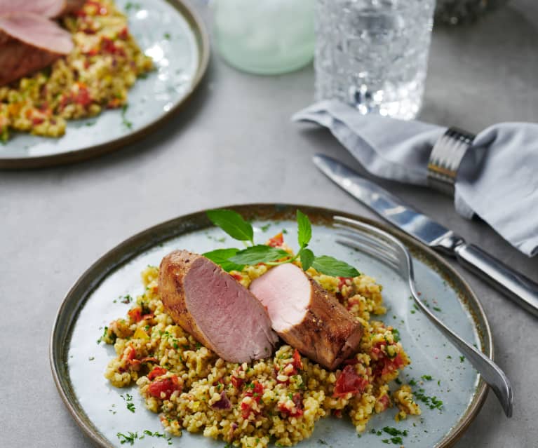 Schweinefilet auf Zucchini-Bulgur-Salat