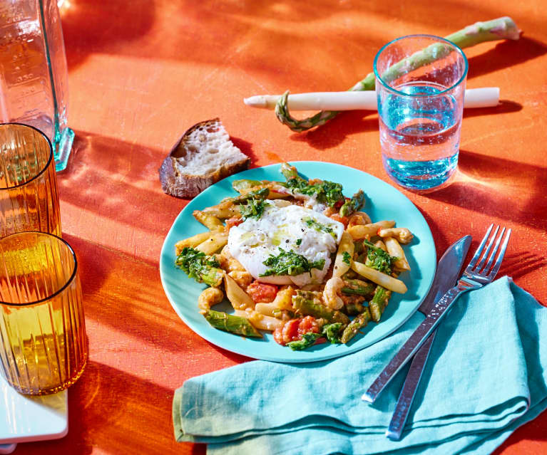 Spargel-Tomaten-Ragout mit Burrata und Kräutergremolata