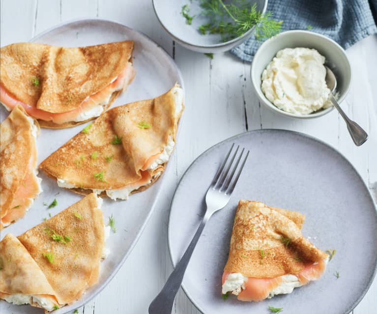 Crêpes al salmone e formaggio all'aneto