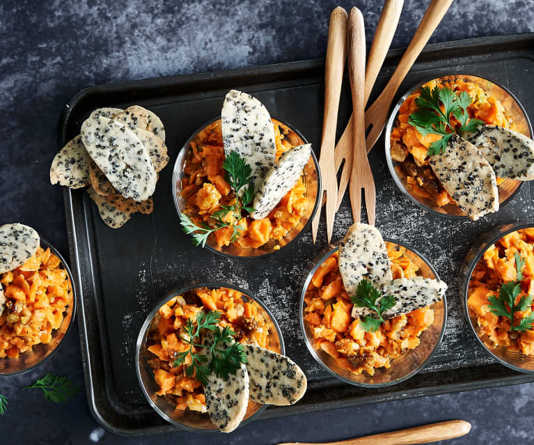 Insalata di carote con cracker al sesamo