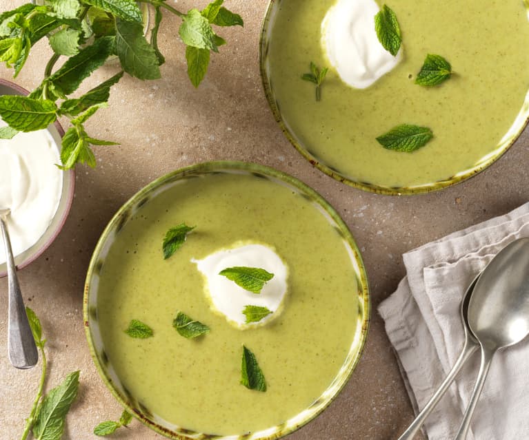 Cremige Brokkolisuppe mit Grünkern