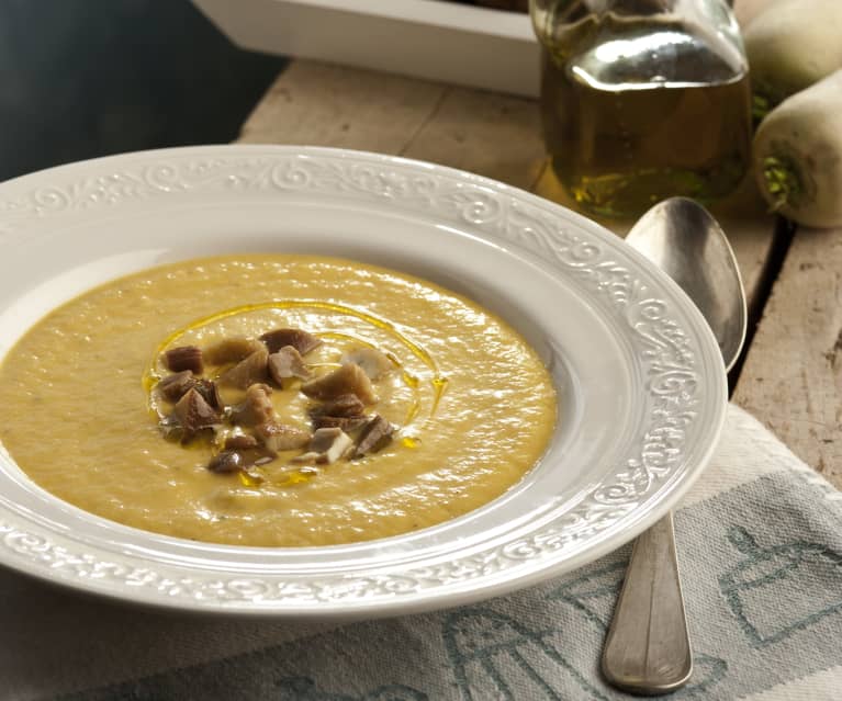 Crema de verduras con rebozuelos y champiñones