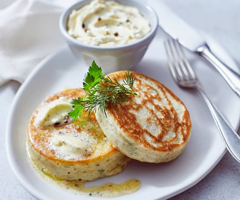 Glasgow - Kräuter-Crumpets mit Pfefferbutter