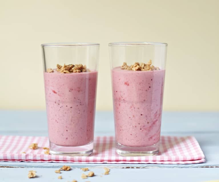 Smoothie de frutos rojos con avena y muesli