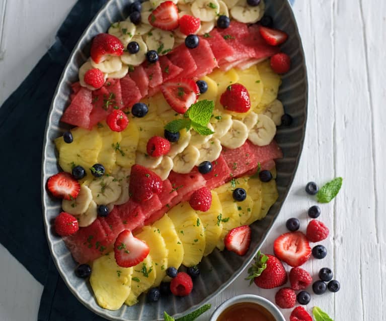 Fruit platter with lemon and honey dressing (Thermomix® Cutter)