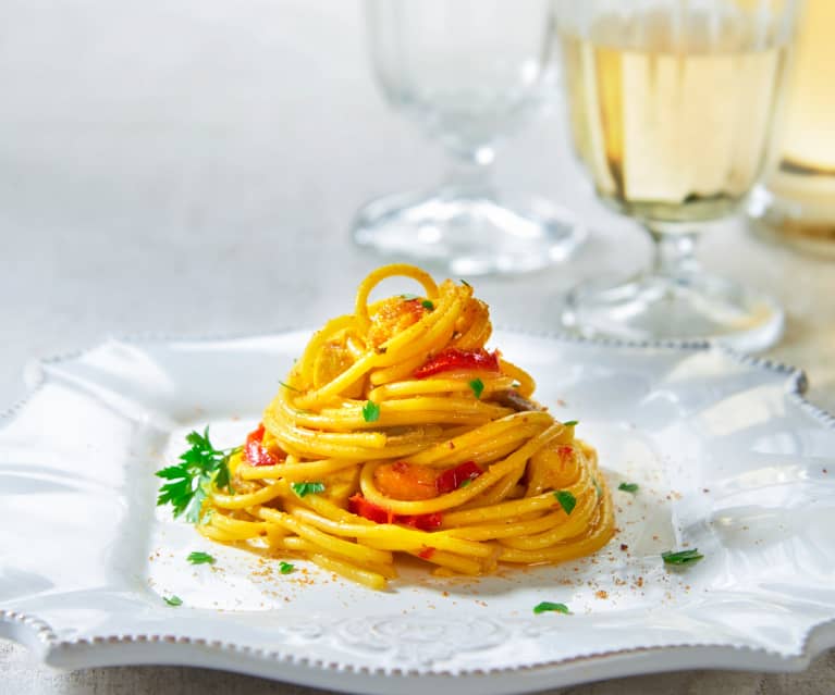 Spaghetti pesce spada, peperoni e bottarga