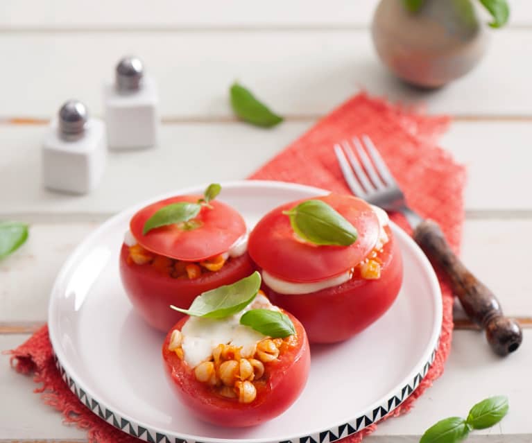 Pomidory faszerowane makaronem z mozzarellą