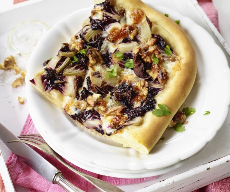 Pizza mit Radicchio und Taleggio