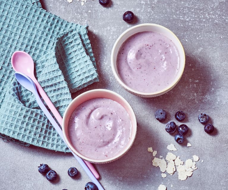 Haferschmelzflocken-Milchbrei mit Heidelbeeren