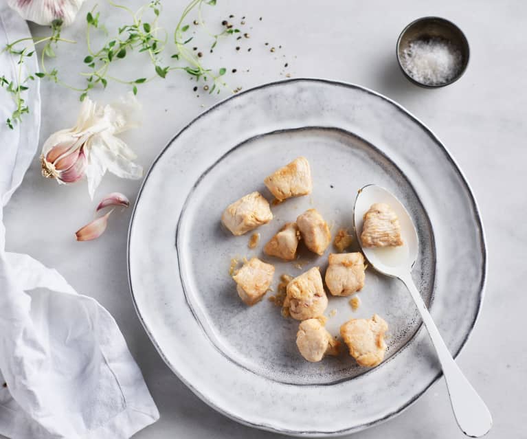 Tumis potongan dadu ayam (Sautéed chicken cubes)