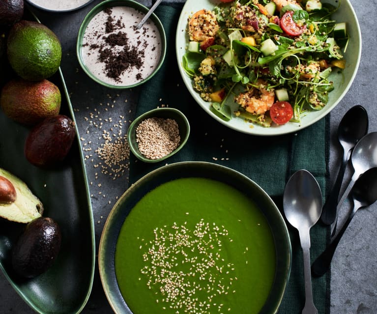 Menu fresco: Sopa fria de pepino e abacate, salada agridoce de gambas e quinoa e mousse de Oreo®