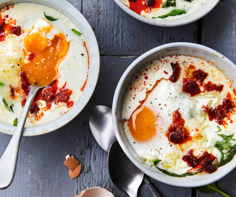 Epinards aux oeufs pochés et au basilic : Recette de Epinards aux oeufs  pochés et au basilic