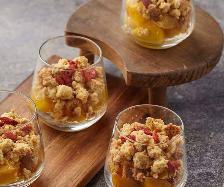 Crumble di pesche al Passito a Cottura Lenta con bacche di goji