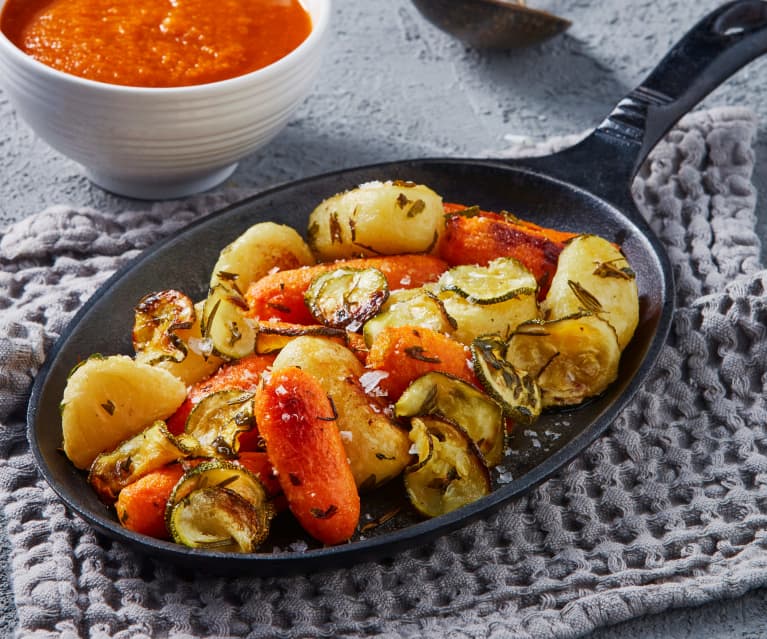 Zanahorias asadas con papas, calabacitas y pomodoro (Pelar)