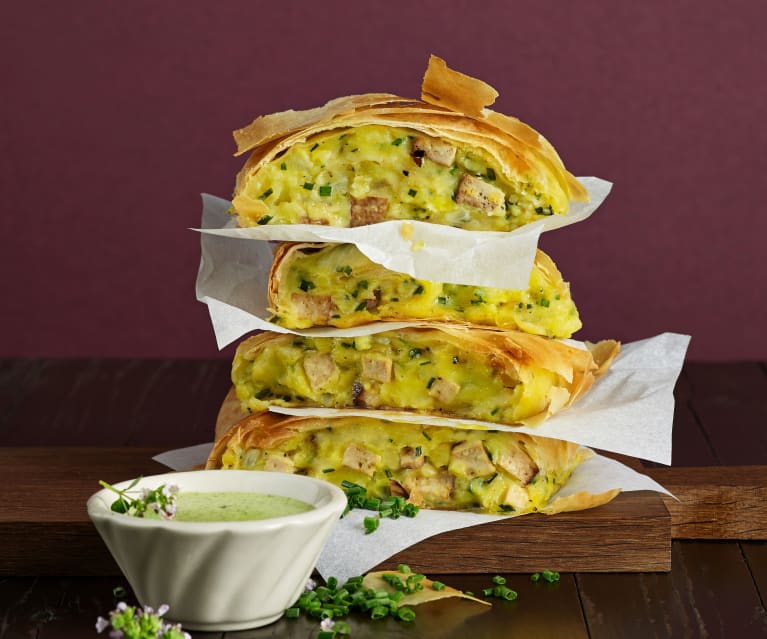 Erdäpfelstrudel mit Kräutermousseline Erdäpfelstrudel mit Kräutermousseline
