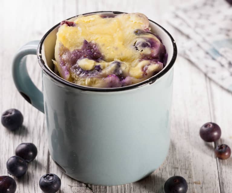 Mug cake s ricottou a borůvkami