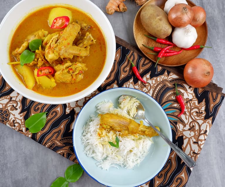 Ayam Masak Lemak Cili Api (Braised Chicken with Hot Creamy Coconut