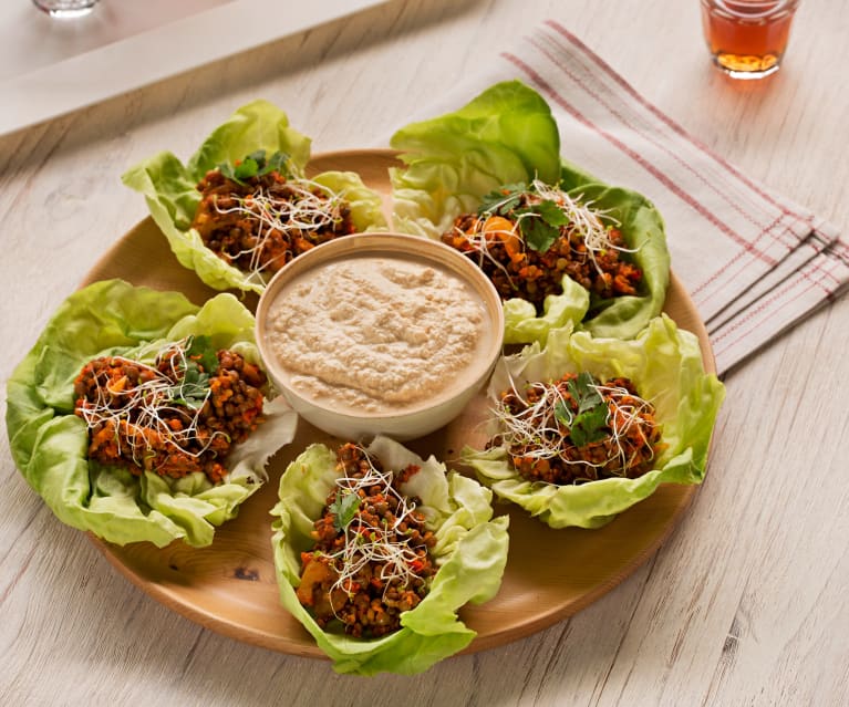 Salattacos mit Linsenfülle und Tofudip Salattacos mit Linsenfülle und Tofudip