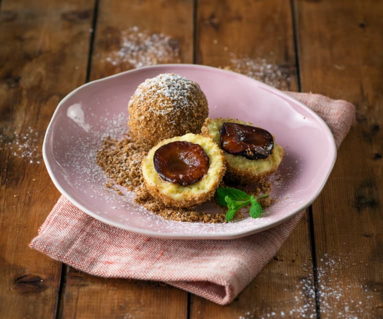 Zwetschkenknödel mit Nussbröseln (vegan)