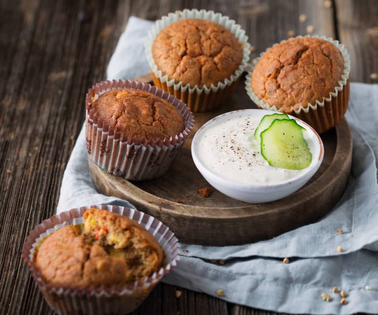 Würzige Muffins mit Gurkendip (vegan)