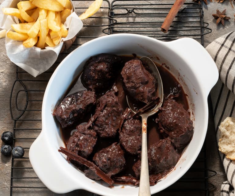 Carrilleras estofadas con salsa de arándanos