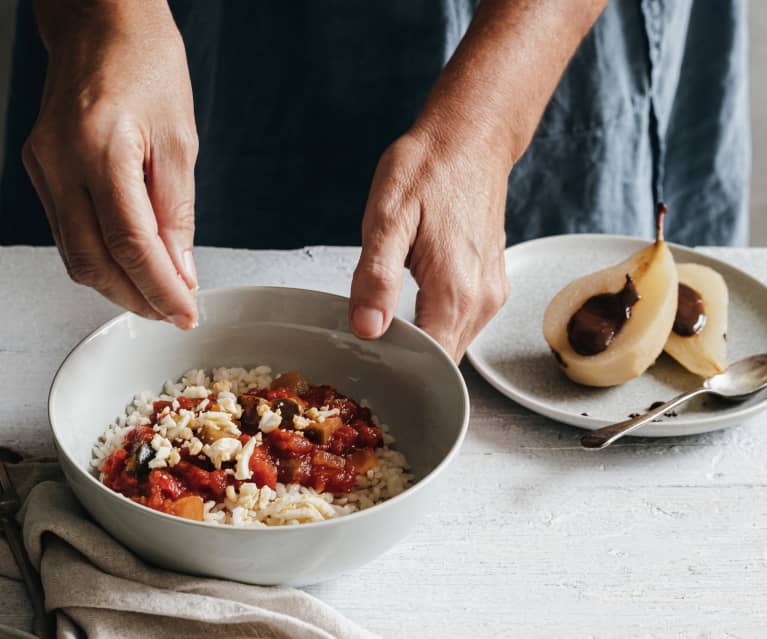 Menú: Pisto con arroz y huevos. Peras con chocolate