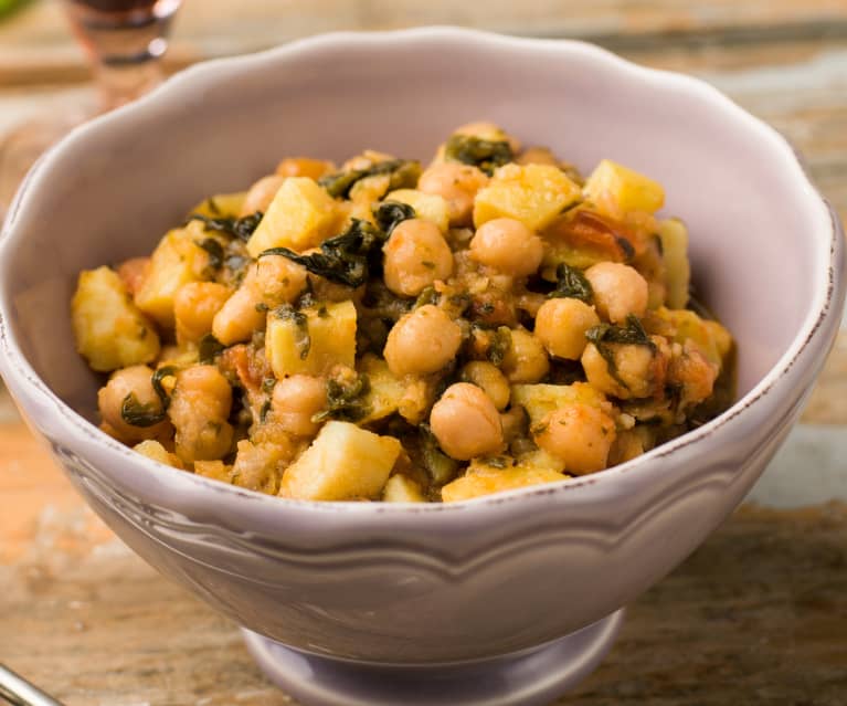 Guisado de grão, batata doce e espinafres