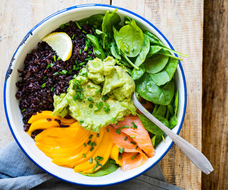 Bowl avocat, saumon fumé, riz noir et mangue