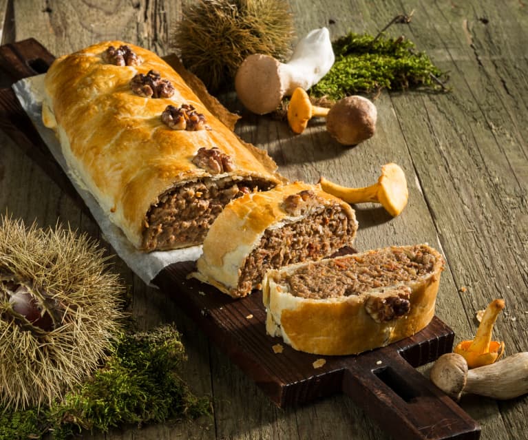 Maronistrudel mit Schwammerln und Nüssen