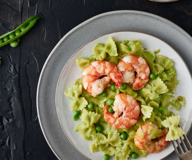 Pasta con camarones y chícharos