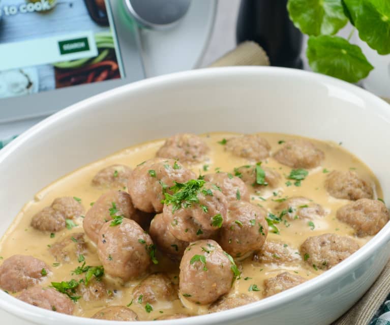 Köttbullar (Swedish Meatballs)