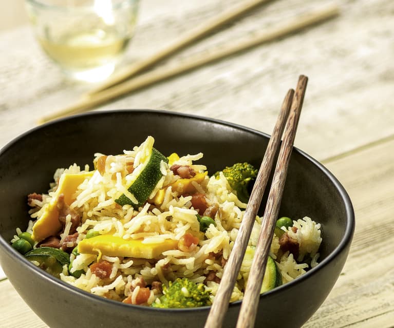 Riz façon asiatique aux oeufs et aux légumes