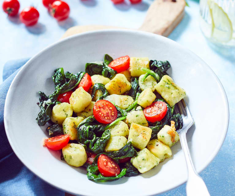 Bärlauch-Gnocchi mit Spinat und Cherry-Tomaten