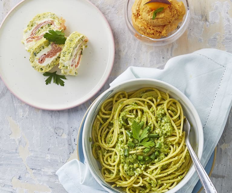 Menù: Rollè di zucchine farcito; Spaghetti con crema di fagiolini; Gelato veloce alla pesca (Bimby Friend)