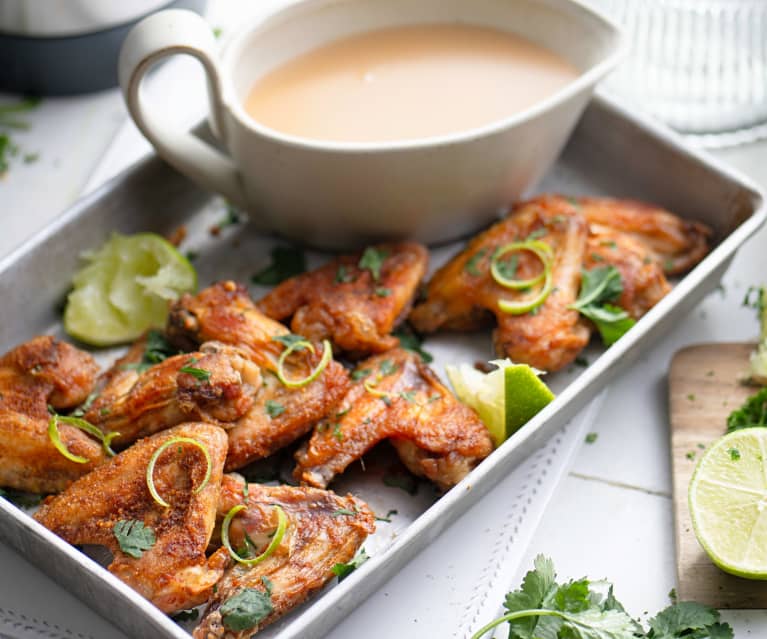 Ailes de poulet, sauce aux cacahuètes et riz basmati