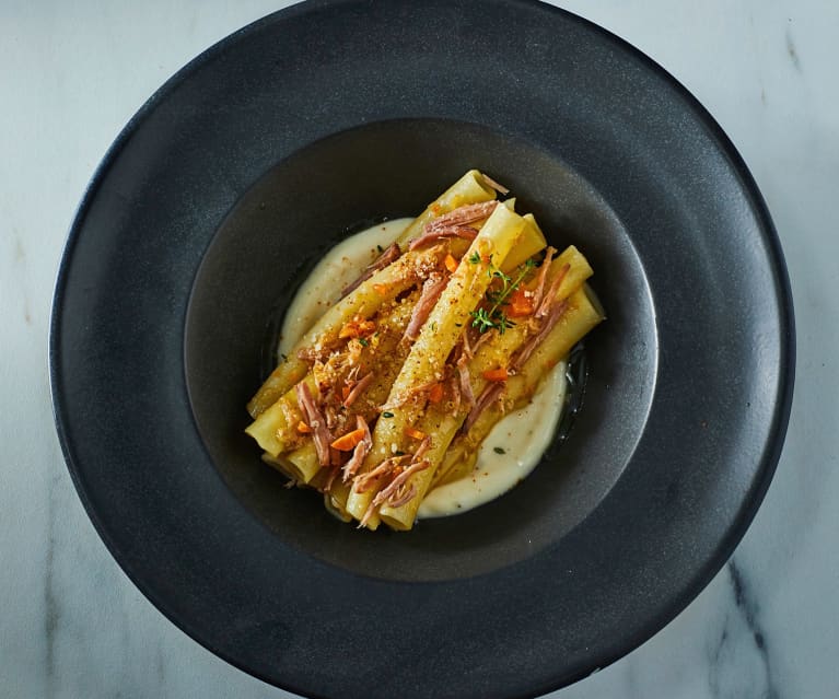 Pasta alla genovese con ossobuco alla milanese su fonduta di Parmigiano (di Maurizio Rosazza)